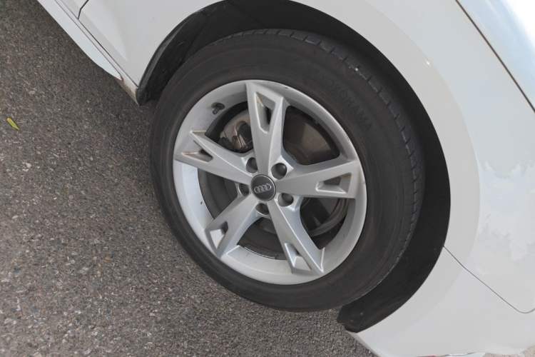 Used Audi A4L 2017 Plus 40 TFSI Fashion Model Right Front Wheel Hub