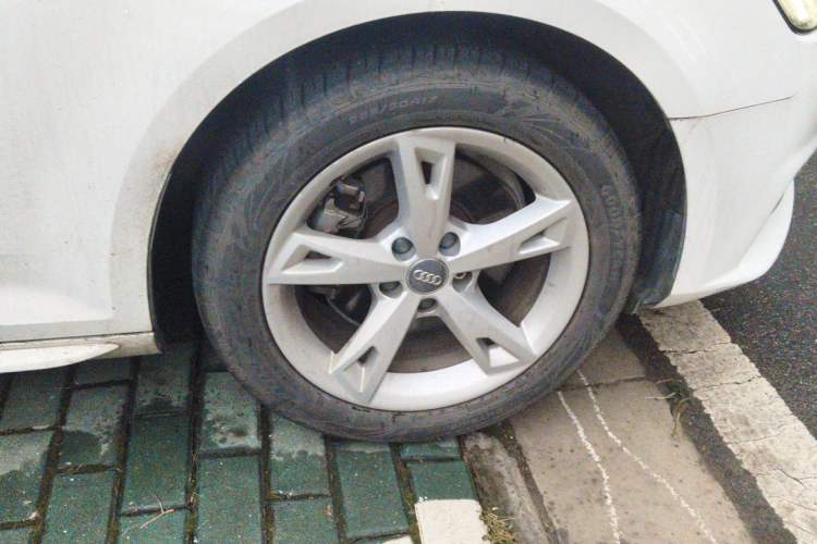 Used Audi A4L 2017 40 TFSI Fashion Model Right Front Wheel Hub