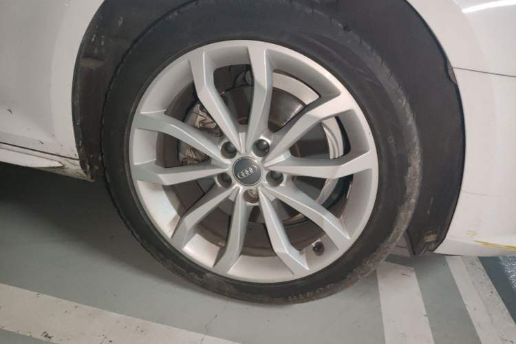 Used Audi A4L 2017 40 TFSI Style Edition Right Front Wheel Hub