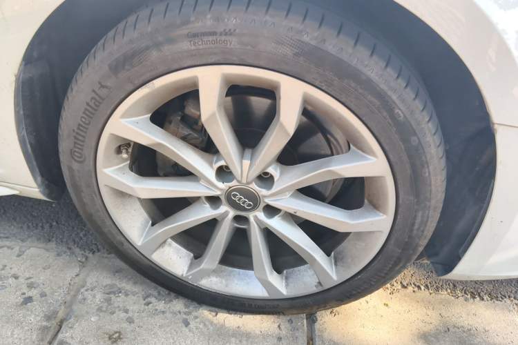 Used Audi A4L 2017 40 TFSI Style Edition Right Front Wheel Hub