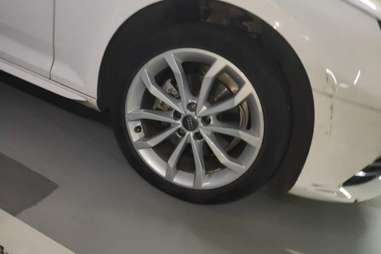Used Audi A4L 2017 40 TFSI Style Edition Right Front Wheel Hub
