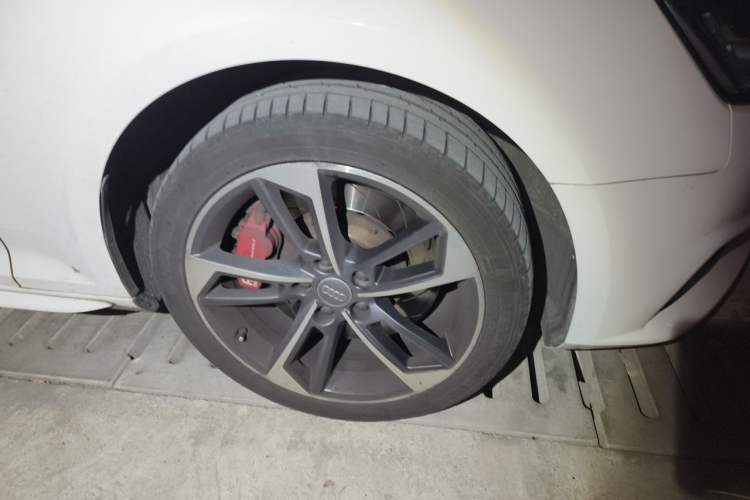 Used Audi A4L 2017 40 TFSI Fashion Model Right Front Wheel Hub