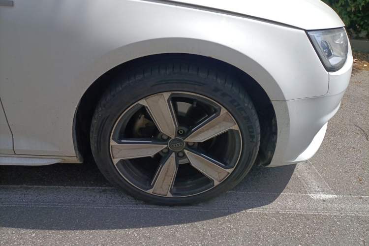 Used Audi A4L 2017 40 TFSI Ambition Edition Right Front Wheel Hub