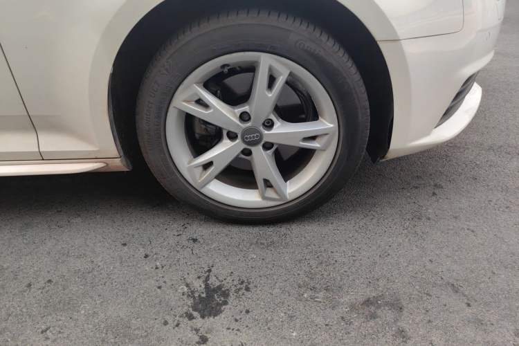 Used Audi A4L 2017 40 TFSI Fashion Model Right Front Wheel Hub