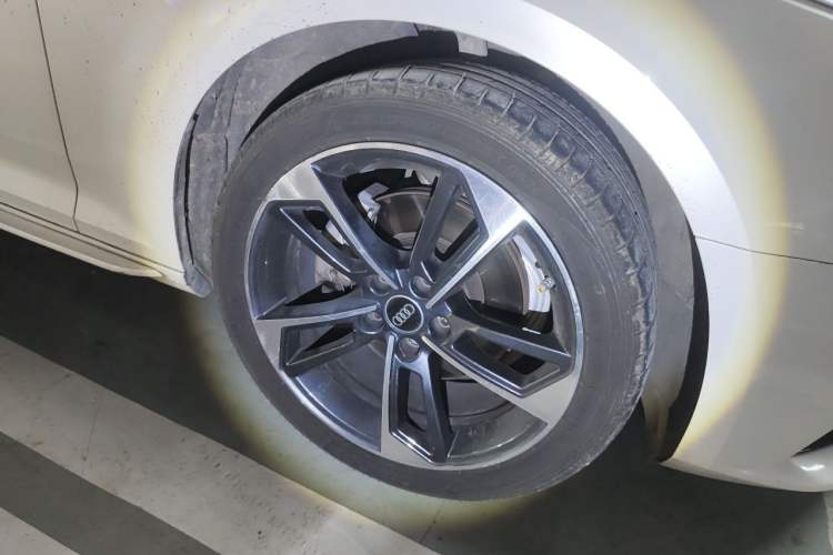 Used Audi A4L 2017 40 TFSI Fashion Model Right Front Wheel Hub