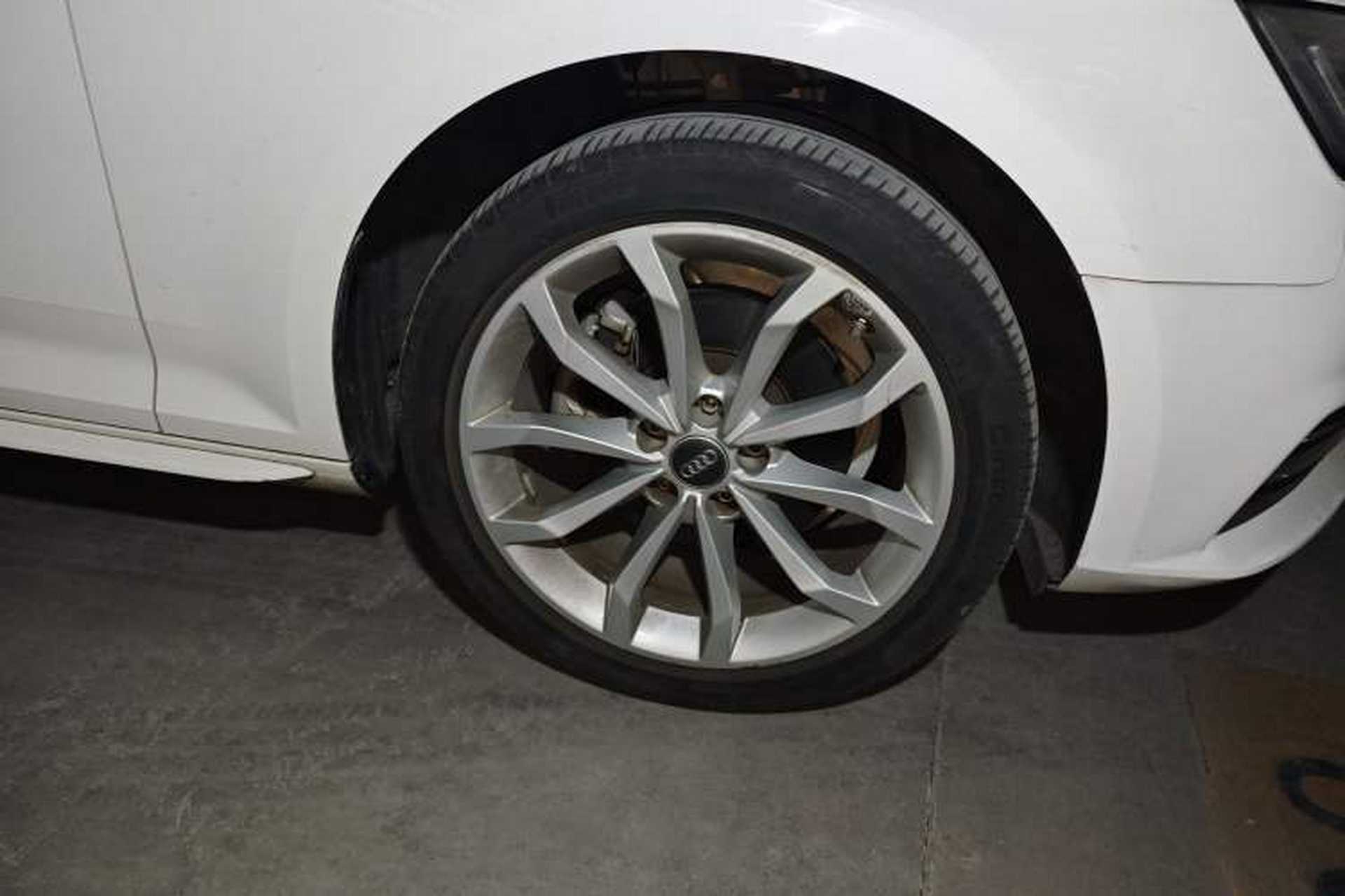 Used Audi A4L 2017 40 TFSI Style Edition Right Front Wheel Hub