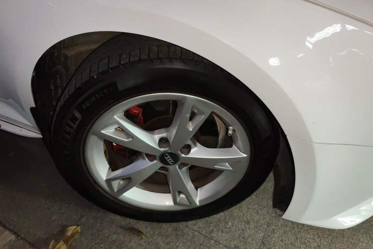 Used Audi A4L 2017 Plus 40 TFSI Fashion Model Right Front Wheel Hub