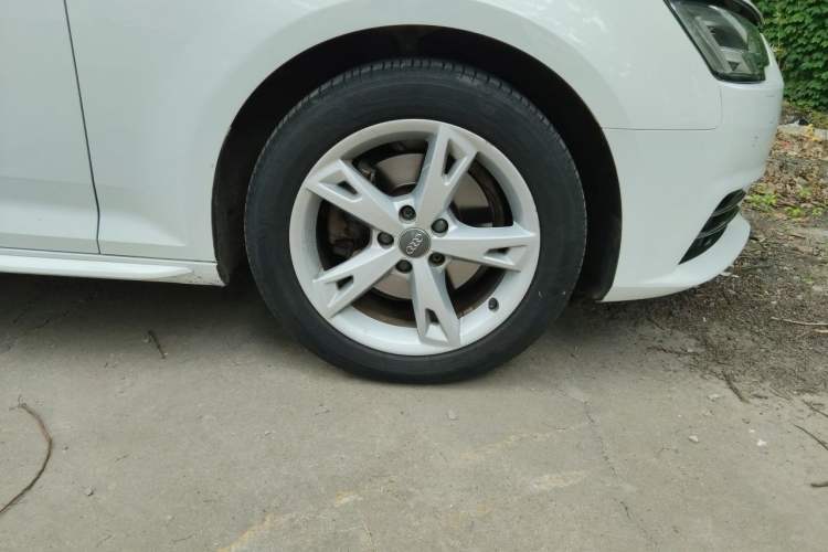 Used Audi A4L 2017 Plus 40 TFSI Fashion Model Right Front Wheel Hub
