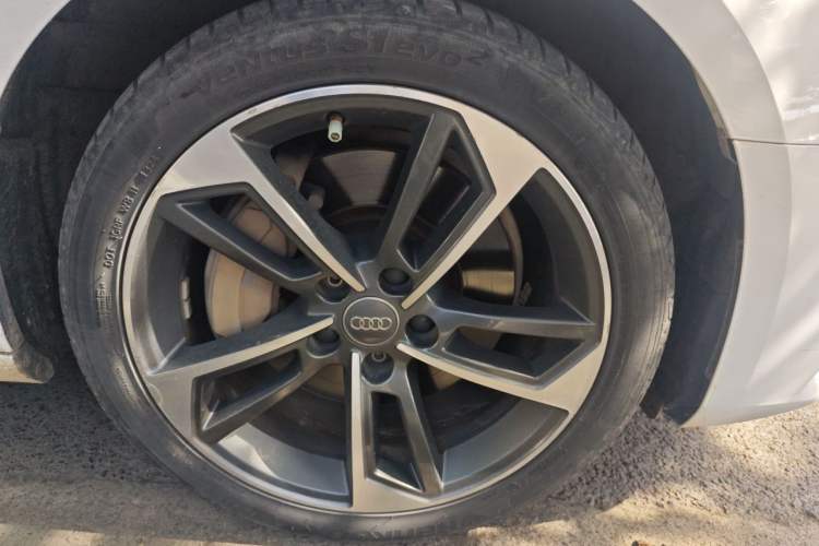 Used Audi A4L 2017 45 TFSI quattro Sport Edition Right Front Wheel Hub