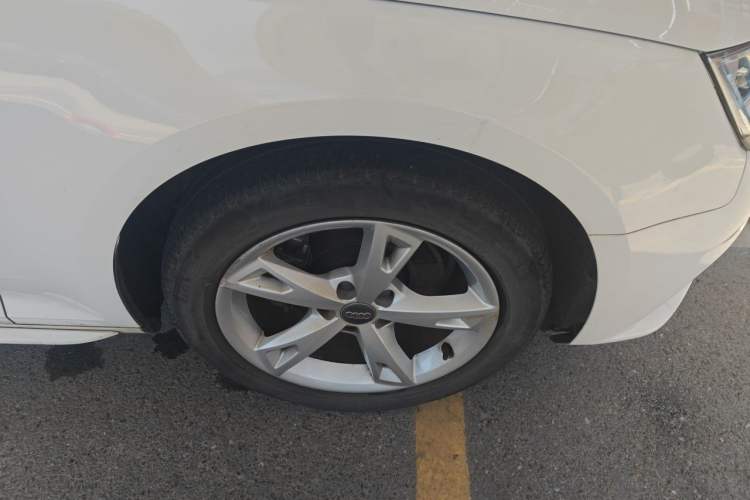 Used Audi A4L 2017 40 TFSI Ambition Edition Right Front Wheel Hub