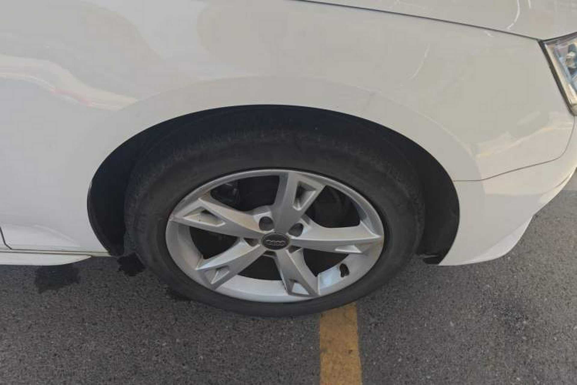 Used Audi A4L 2017 40 TFSI Ambition Edition Right Front Wheel Hub