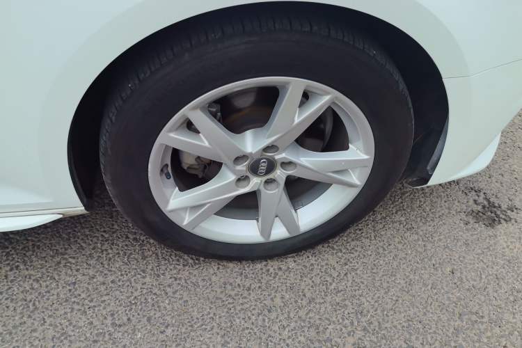 Used Audi A4L 2017 Plus 40 TFSI Ambition Model Right Front Wheel Hub