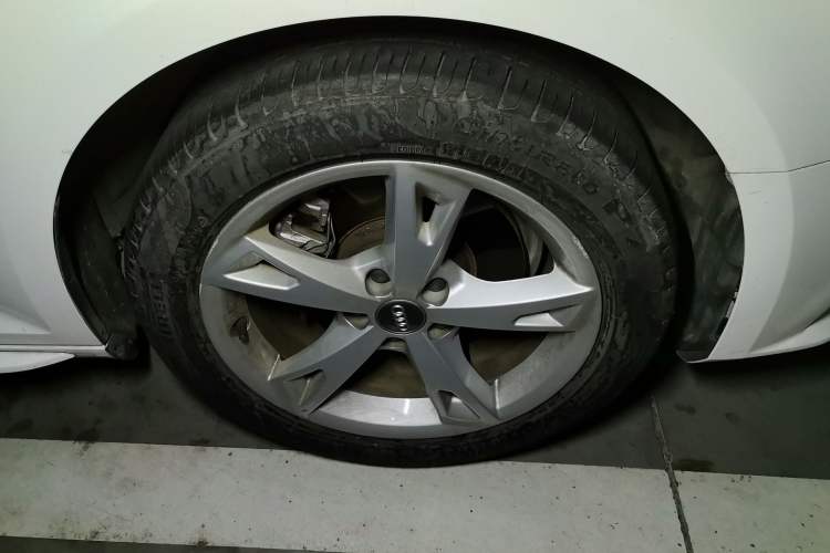 Used Audi A4L 2017 40 TFSI Fashion Model Right Front Wheel Hub