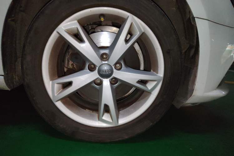 Used Audi A4L 2017 Plus 40 TFSI Ambition Model Right Front Wheel Hub