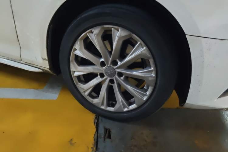Used Audi A4L 2017 Plus 40 TFSI Ambition Model Right Front Wheel Hub