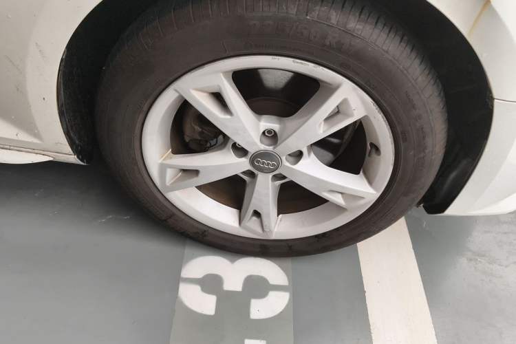 Used Audi A4L 2017 Plus 40 TFSI Fashion Model Right Front Wheel Hub