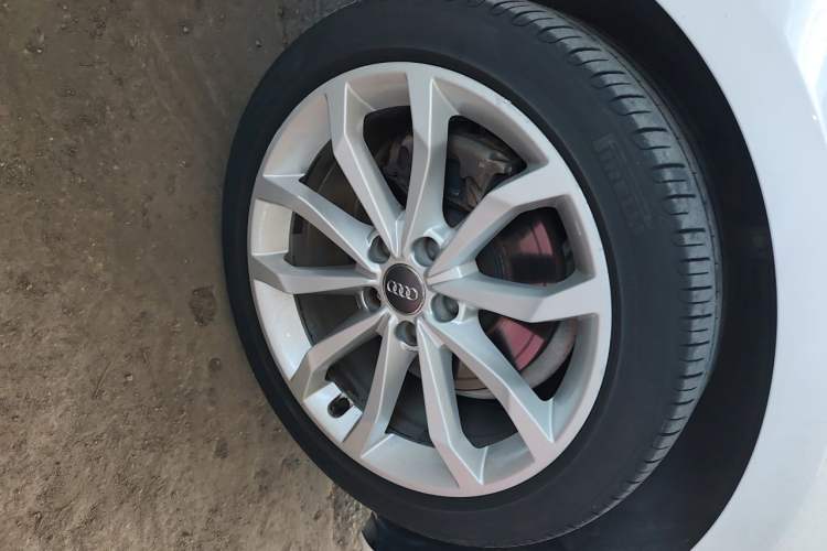 Used Audi A4L 2017 40 TFSI Style Edition Right Front Wheel Hub
