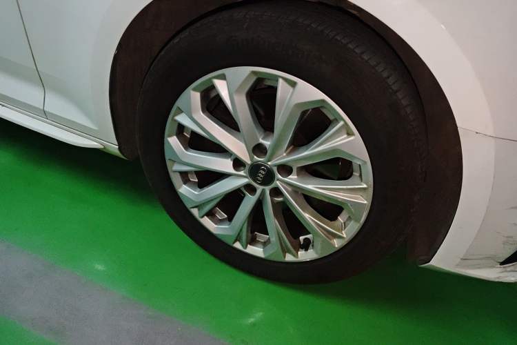 Used Audi A4L 2017 40 TFSI Fashion Model Right Front Wheel Hub