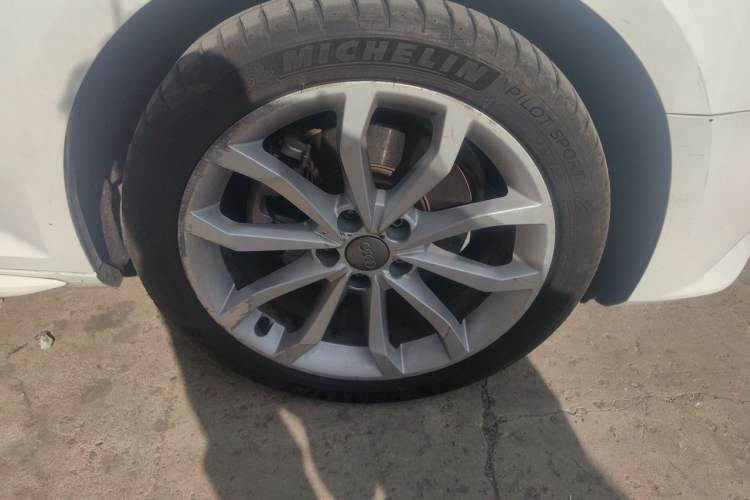 Used Audi A4L 2017 Plus 40 TFSI Style Edition Right Front Wheel Hub