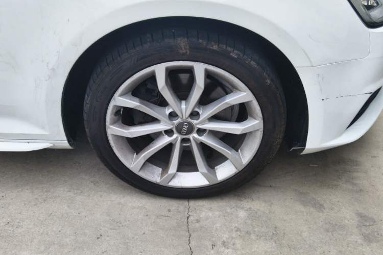 Used Audi A4L 2017 40 TFSI Ambition Edition Right Front Wheel Hub
