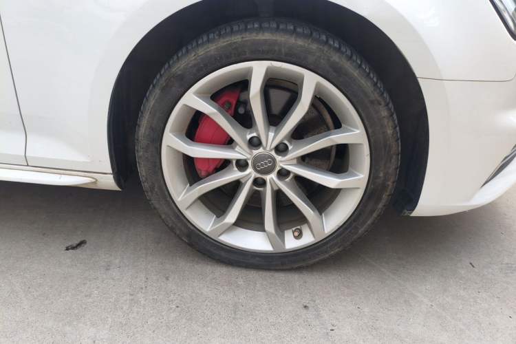 Used Audi A4L 2017 45 TFSI quattro Style Edition Right Front Wheel Hub