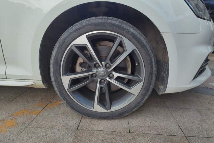 Used Audi A4L 2017 Plus 40 TFSI Sport Model Right Front Wheel Hub