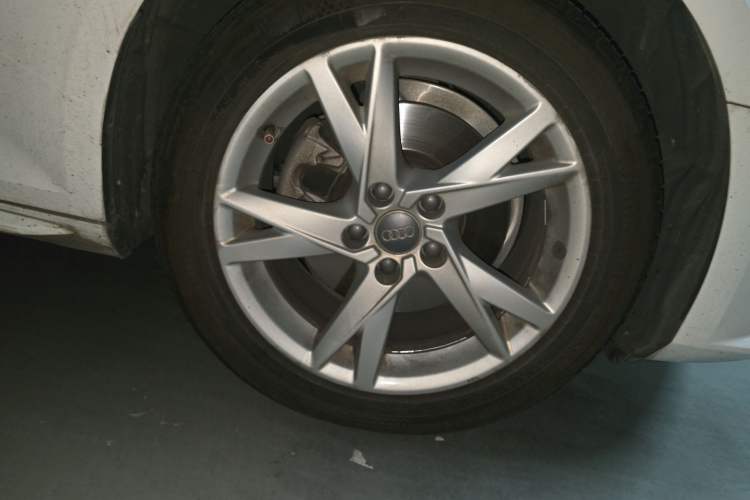 Used Audi A4L 2017 Plus 40 TFSI Ambition Model Right Front Wheel Hub