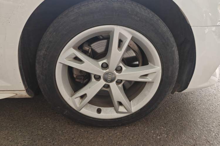 Used Audi A4L 2017 40 TFSI Fashion Model Right Front Wheel Hub