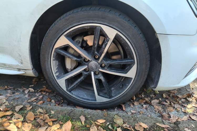 Used Audi A4L 2017 45 TFSI quattro Sport Edition Right Front Wheel Hub