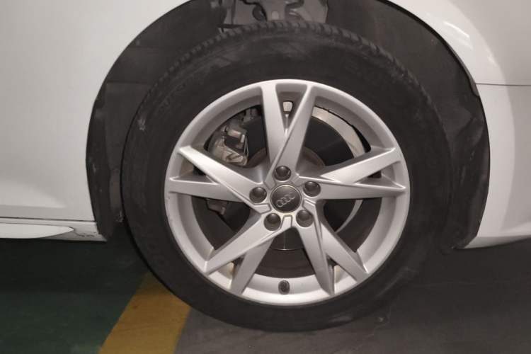 Used Audi A4L 2017 Plus 40 TFSI Ambition Model Right Front Wheel Hub