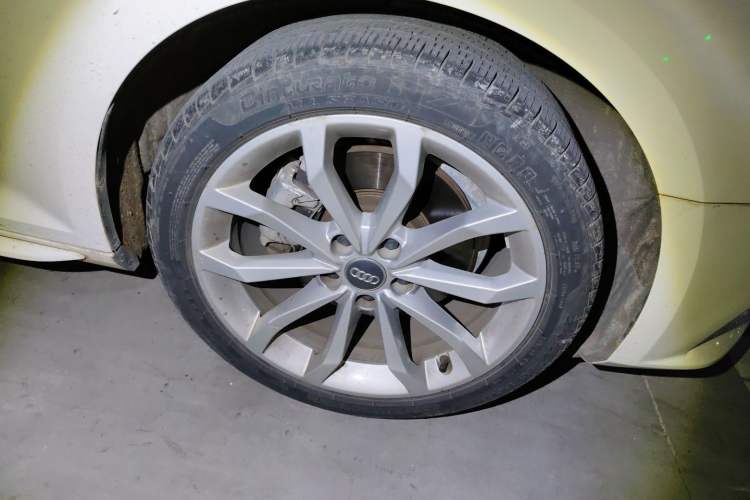 Used Audi A4L 2017 Plus 40 TFSI Style Edition Right Front Wheel Hub