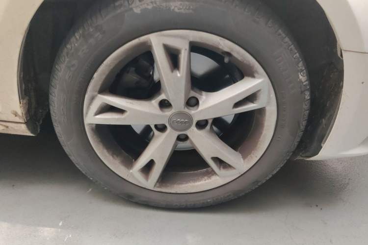 Used Audi A4L 2017 40 TFSI Fashion Model Right Front Wheel Hub