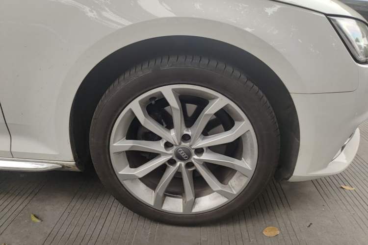 Used Audi A4L 2017 40 TFSI Style Edition Right Front Wheel Hub