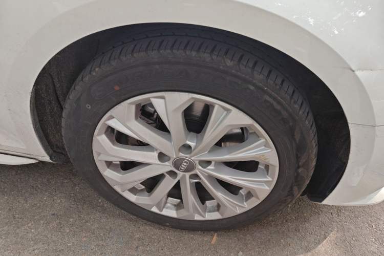 Used Audi A4L 2017 40 TFSI Ambition Edition Right Front Wheel Hub