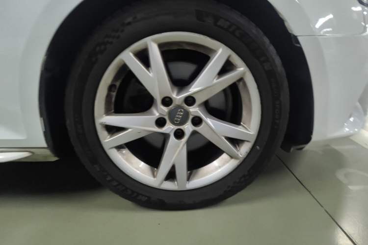 Used Audi A4L 2017 Plus 40 TFSI Ambition Model Right Front Wheel Hub