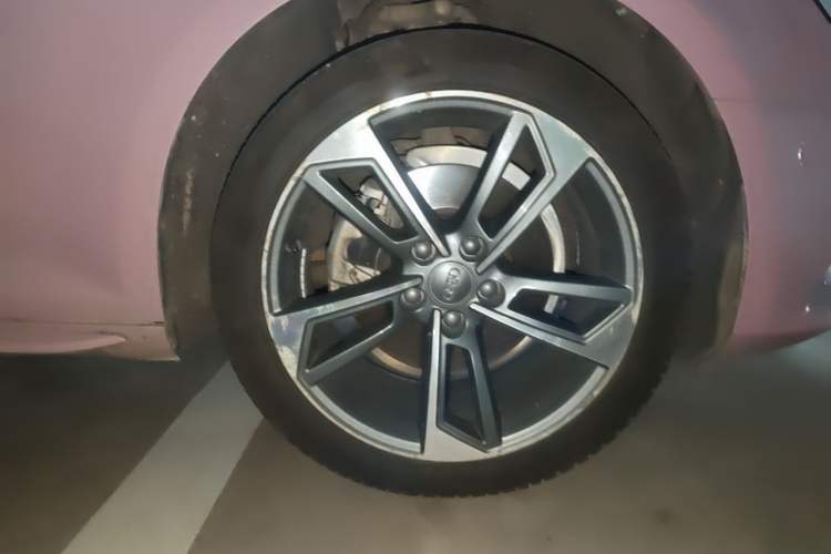 Used Audi A4L 2017 40 TFSI Ambition Edition Right Front Wheel Hub