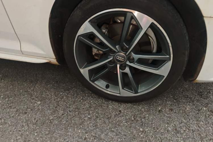 Used Audi A4L 2017 40 TFSI Ambition Edition Right Front Wheel Hub
