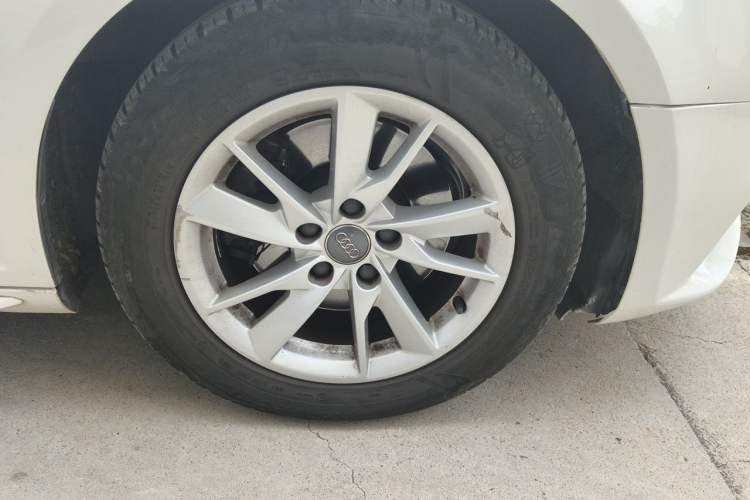 Used Audi A4L 2017 40 TFSI Ambition Edition Right Front Wheel Hub