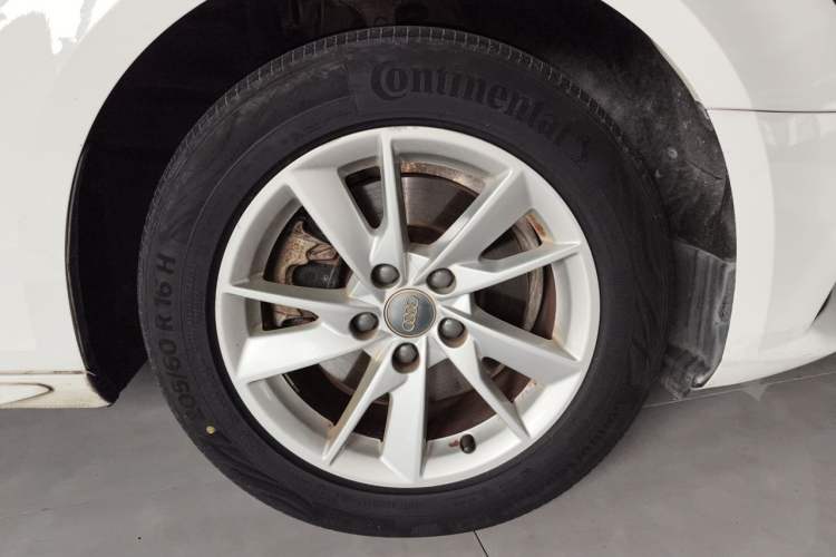 Used Audi A4L 2017 40 TFSI Ambition Edition Right Front Wheel Hub