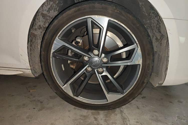 Used Audi A4L 2017 Plus 40 TFSI Sport Model Right Front Wheel Hub