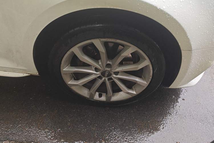 Used Audi A4L 2017 40 TFSI Style Edition Right Front Wheel Hub