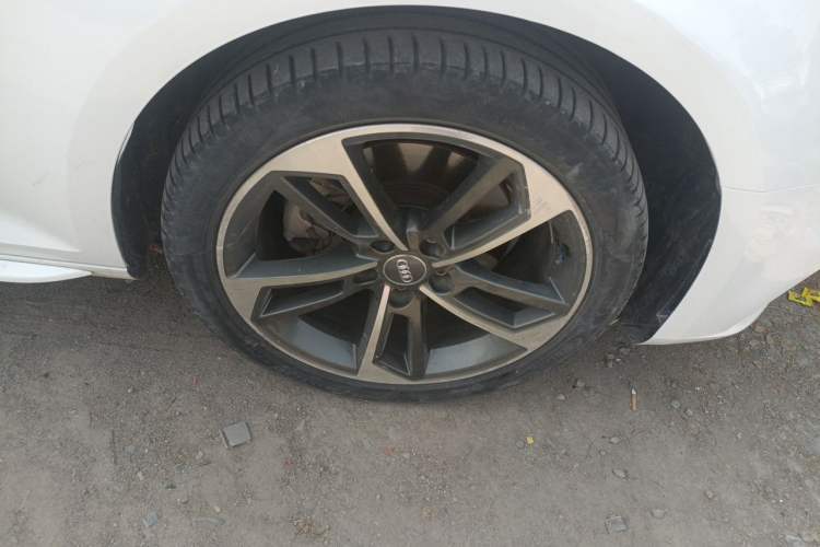 Used Audi A4L 2017 40 TFSI Sport Edition Right Front Wheel Hub