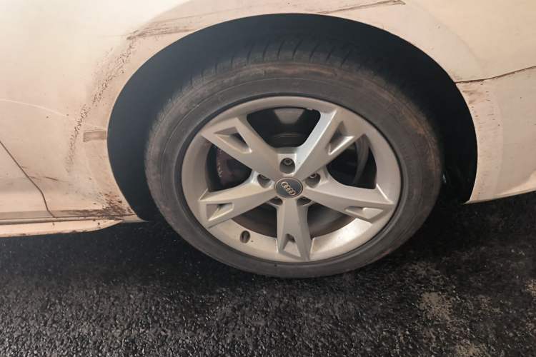 Used Audi A4L 2017 Plus 40 TFSI Fashion Model Right Front Wheel Hub