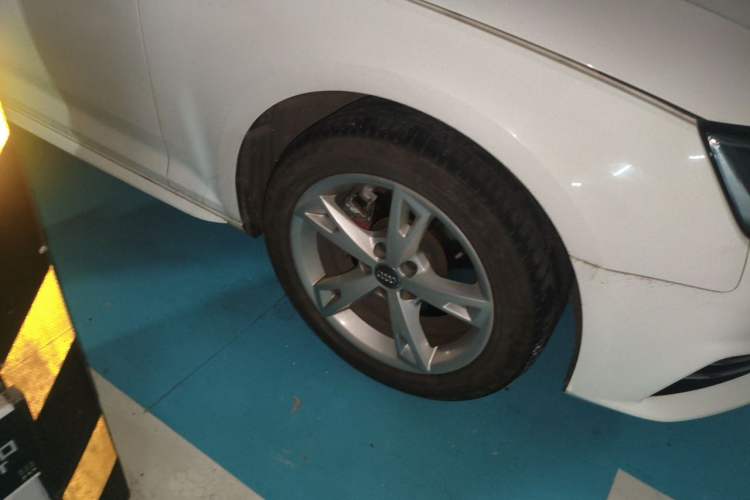 Used Audi A4L 2017 Plus 40 TFSI Fashion Model Right Front Wheel Hub