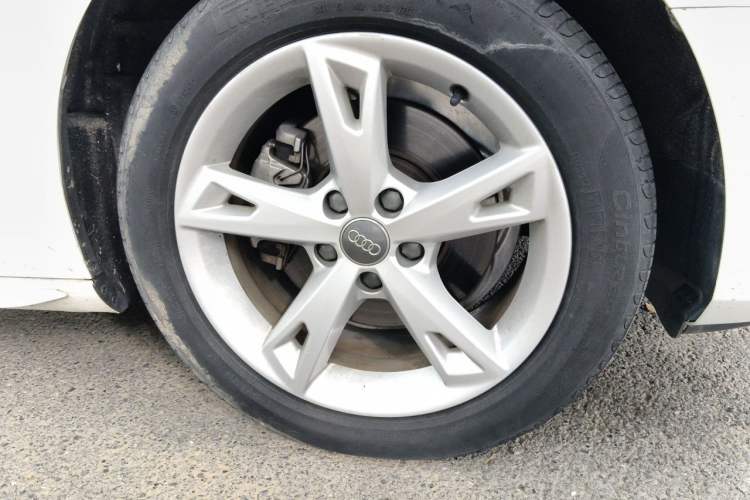 Used Audi A4L 2017 40 TFSI Fashion Model Right Front Wheel Hub