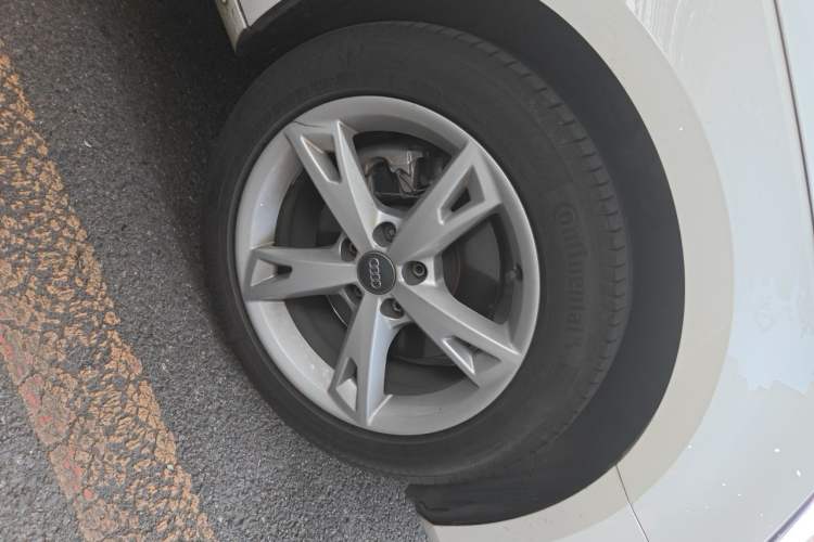 Used Audi A4L 2017 Plus 40 TFSI Fashion Model Right Front Wheel Hub