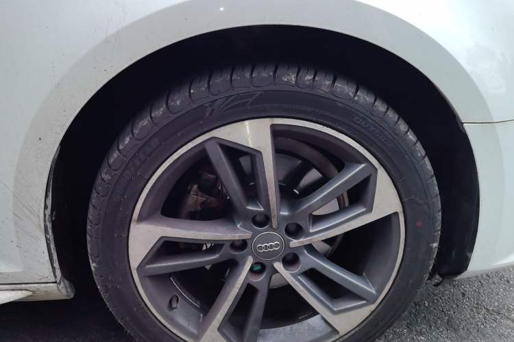 Used Audi A4L 2017 Plus 40 TFSI Fashion Model Right Front Wheel Hub
