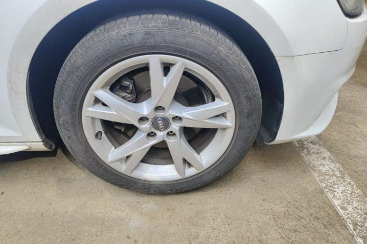 Used Audi A4L 2017 Plus 40 TFSI Ambition Model Right Front Wheel Hub