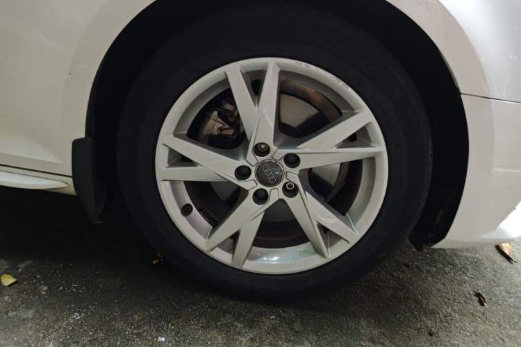 Used Audi A4L 2017 Plus 40 TFSI Ambition Model Right Front Wheel Hub