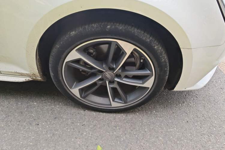 Used Audi A4L 2017 40 TFSI Style Edition Right Front Wheel Hub